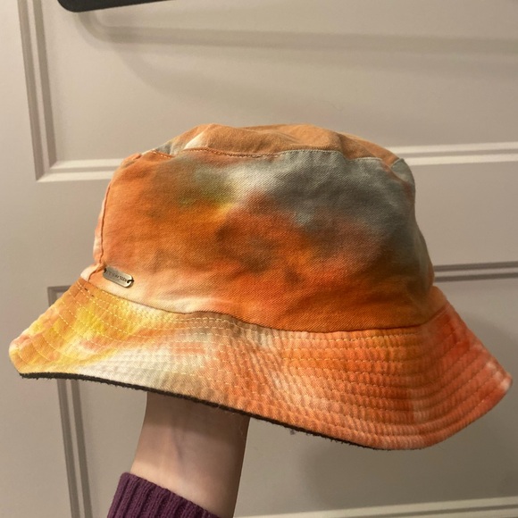 Steve Madden~Tie-Dye Bucket Hat - Picture 1 of 4